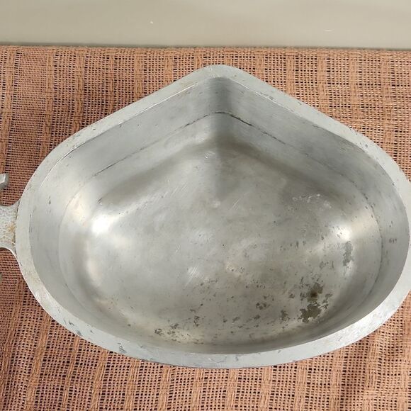 Vintage Guardian Service Heart Shaped Pot With Lid - Picture 4 of 11